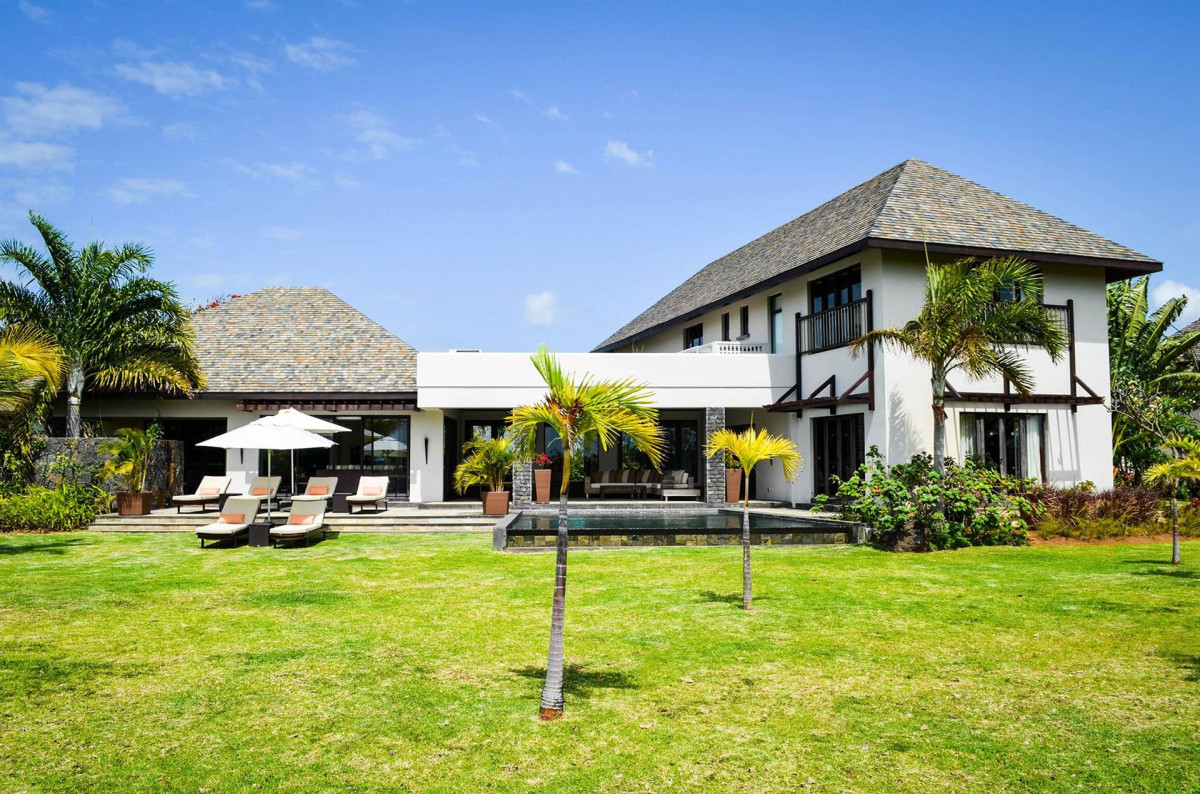 The Bay Club At Anahita