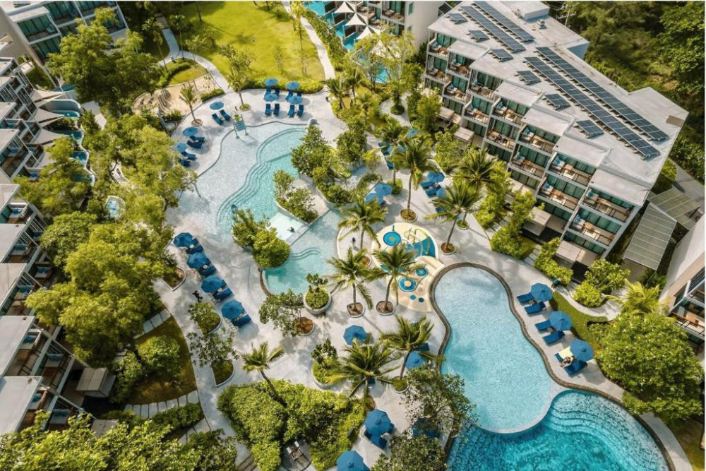 Le Meridien Phuket Mai Khao Beach Resort